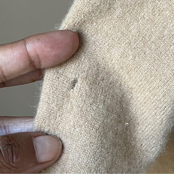 UNIQLO | Tan Cashmere Sweater Sz M - Picture 5 of 10